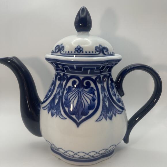 Vintage Bombay Company Blue and White Tea Pot With Lid Floral Motif - Picture 1 of 7
